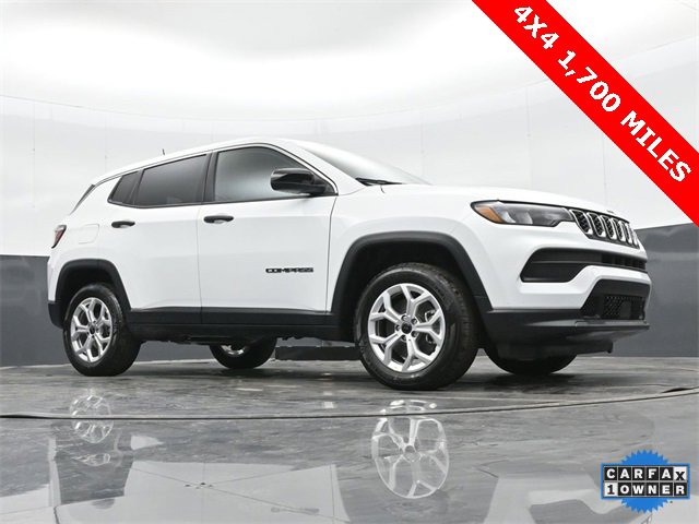 Used 2025 Jeep Compass Sport image 40