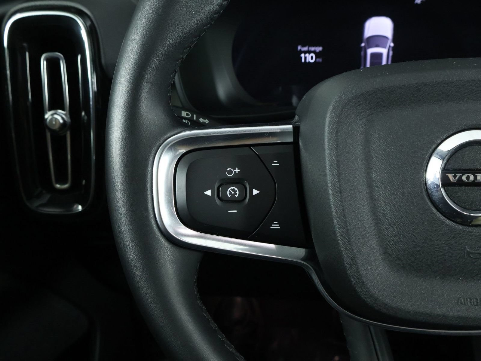Used 2024 Volvo XC40 B5 Plus w/ Protection Package Premier AWD/4WD image 10