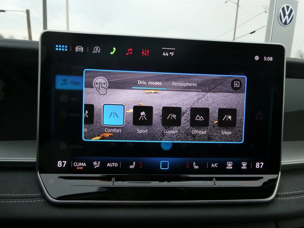 New 2026 Volkswagen Tiguan SE image 19