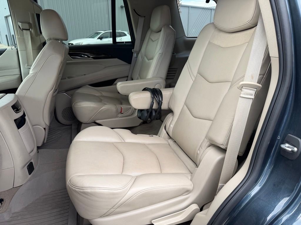 Used 2019 Cadillac Escalade Premium Luxury image 16