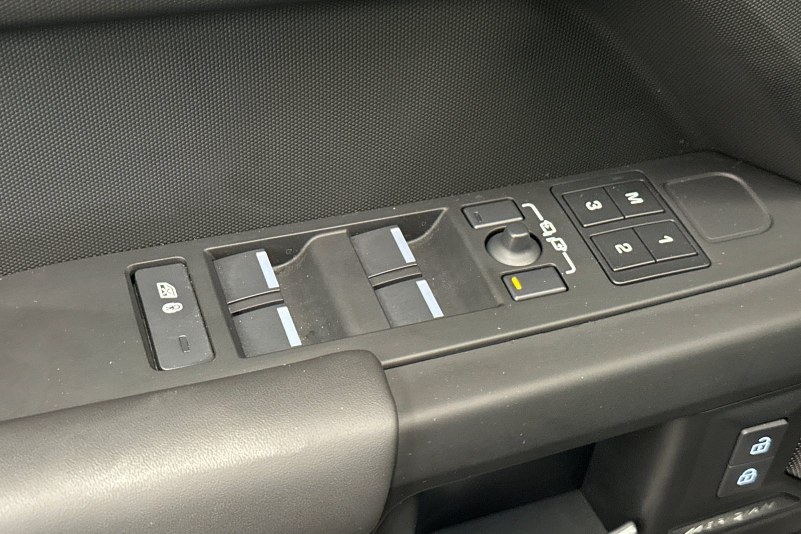 Used 2025 Land Rover Defender 110 S AWD/4WD image 13
