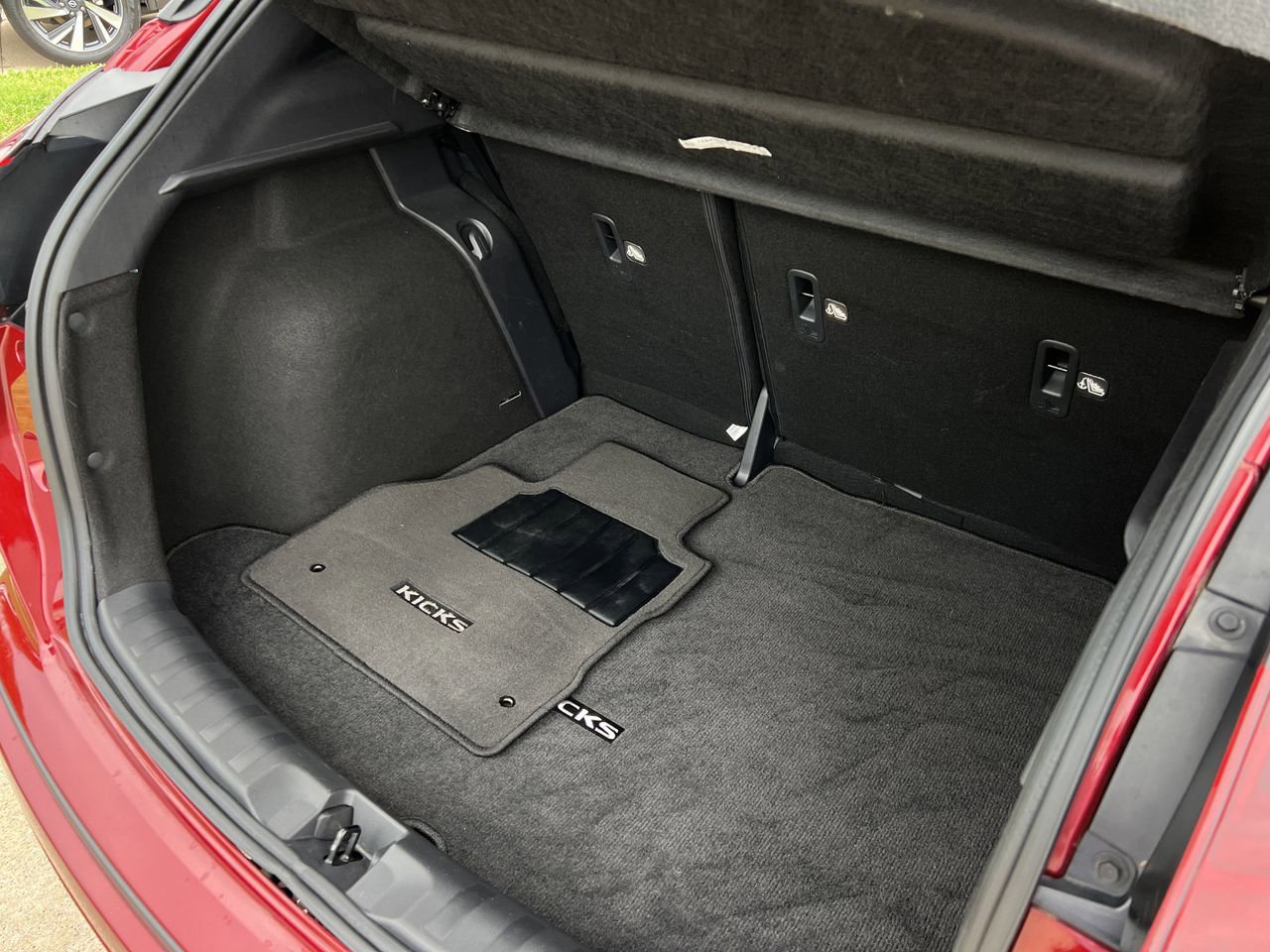 Used 2023 Nissan Kicks SR w/ SR Premium Package image 27