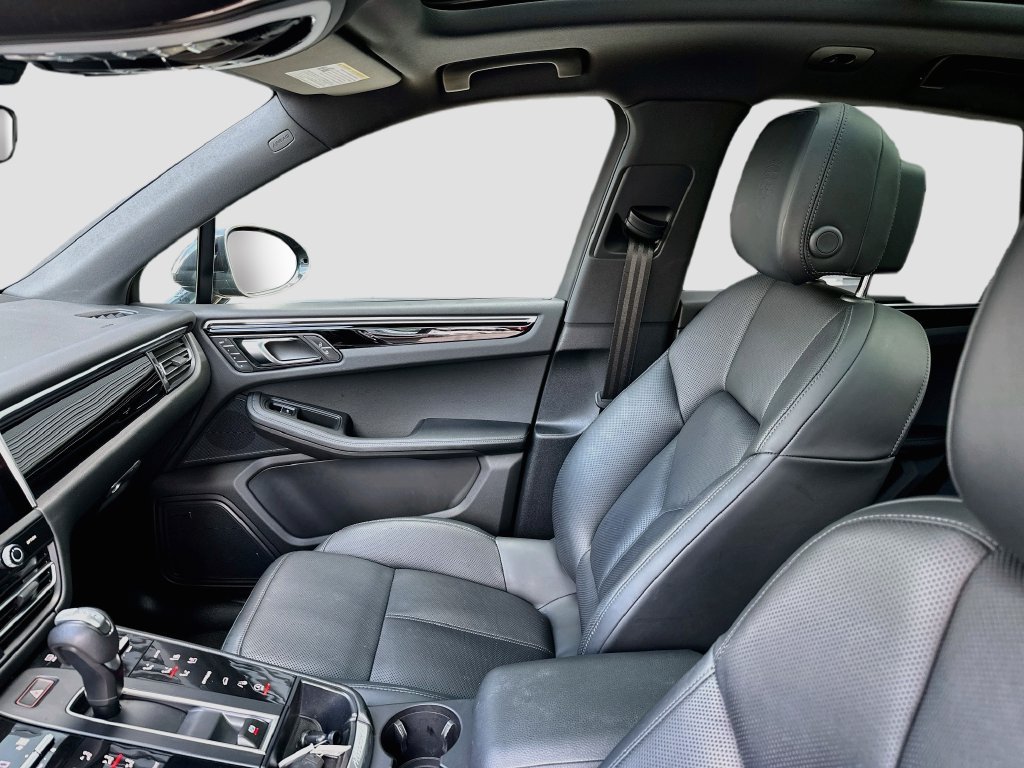 Certified 2024 Porsche Macan w/ Premium Plus Package AWD/4WD image 25