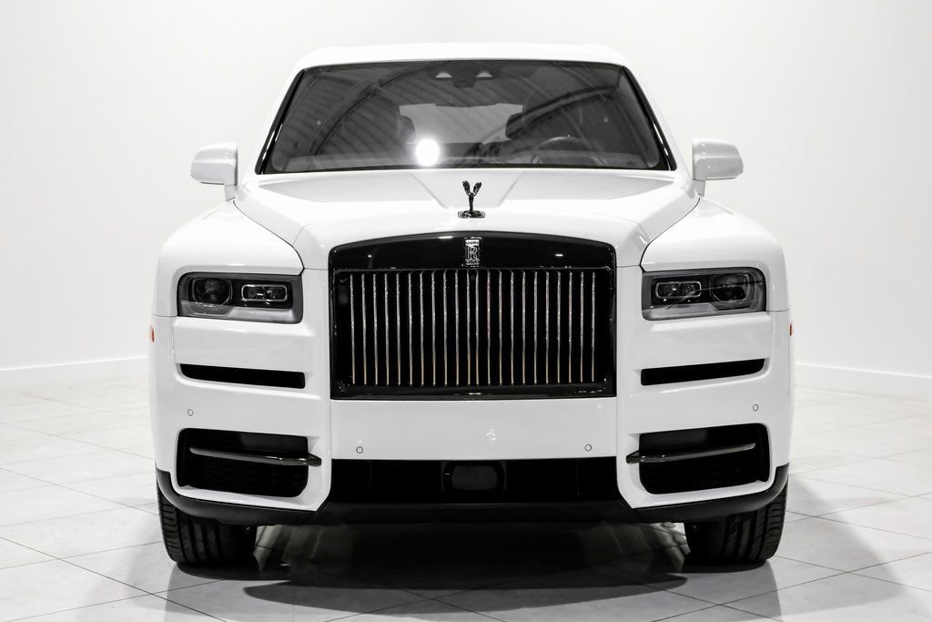 Used 2022 Rolls-Royce Cullinan Black Badge image 2