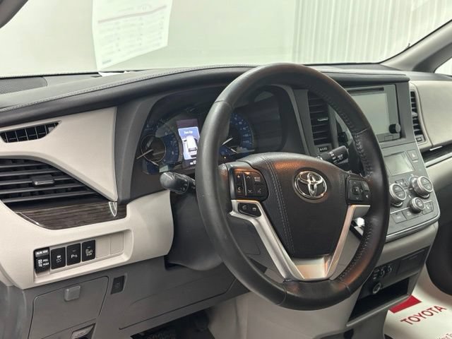 Used 2015 Toyota Sienna XLE w/ XLE Navigation Package FWD image 20