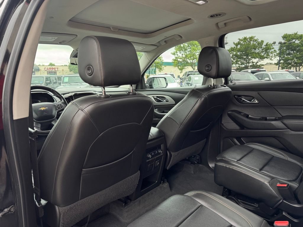 Used 2019 Chevrolet Traverse LT w/ LT Premium Package AWD/4WD image 16