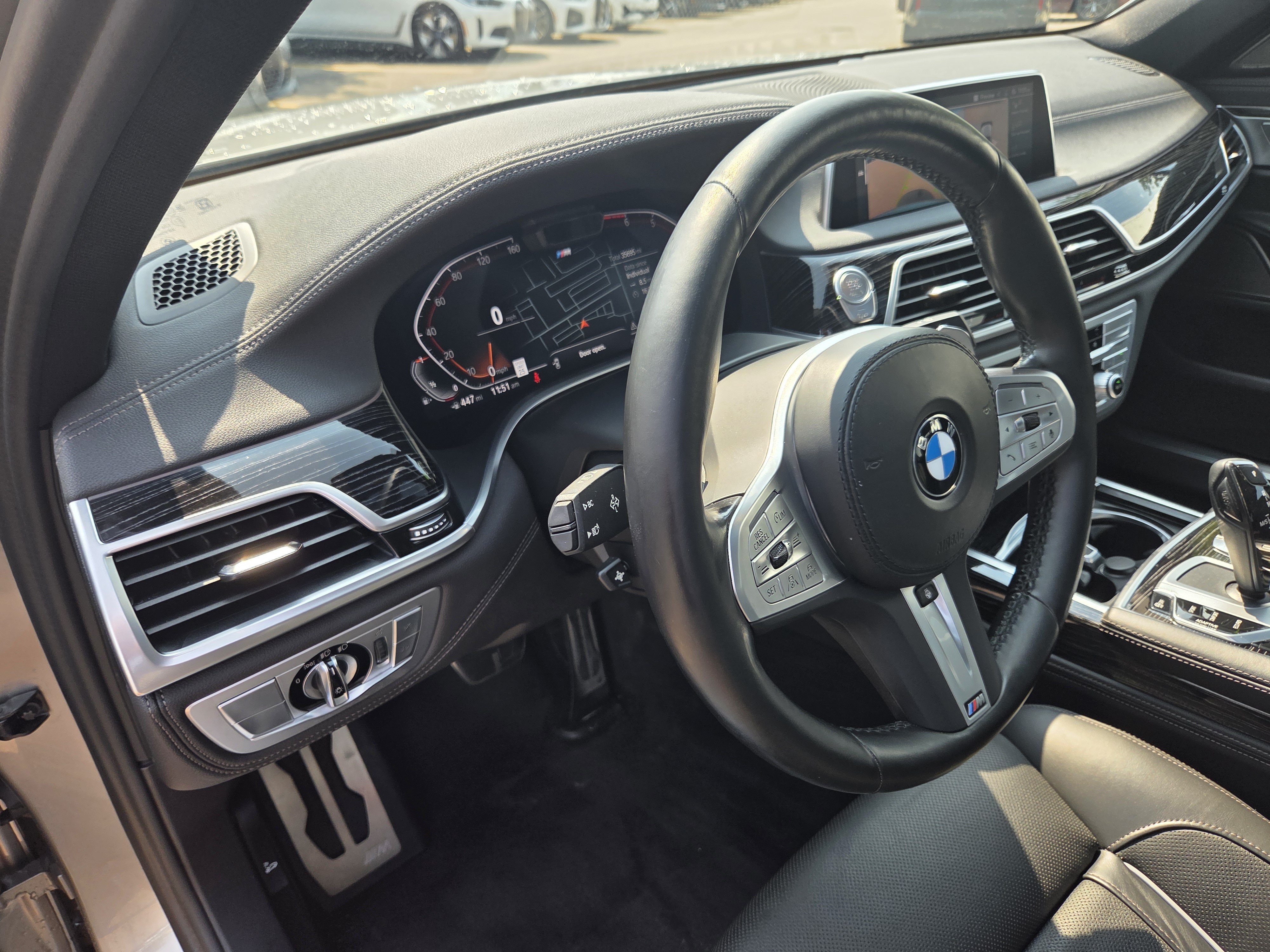 Used 2022 BMW 750i xDrive w/ M Sport Package AWD/4WD image 11
