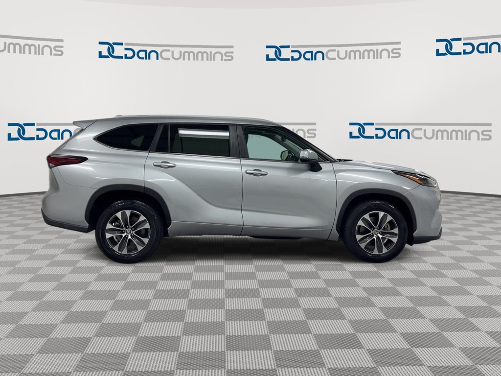 Used 2024 Toyota Highlander XLE FWD image 9