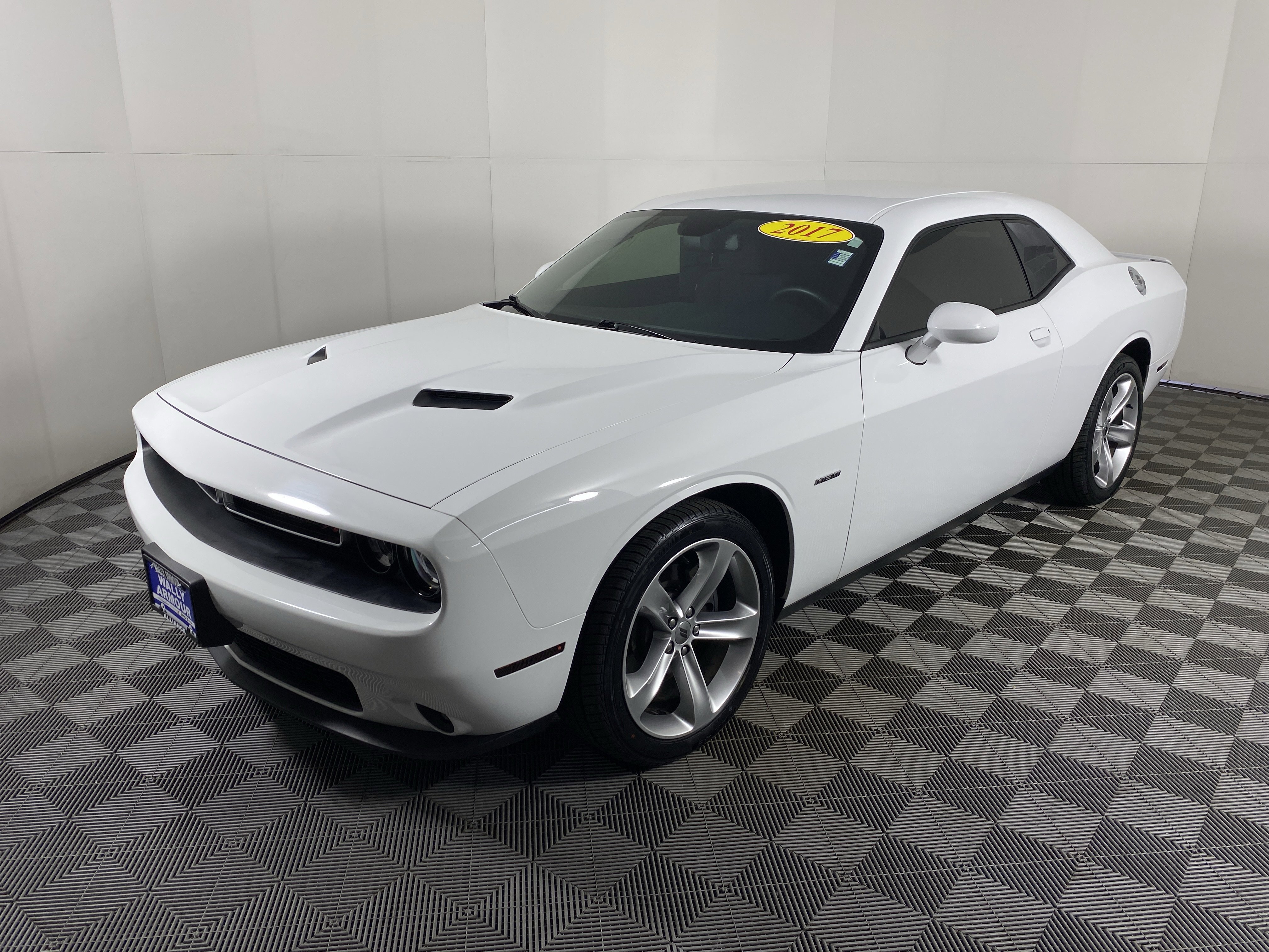 Used 2017 Dodge Challenger R/T image 9