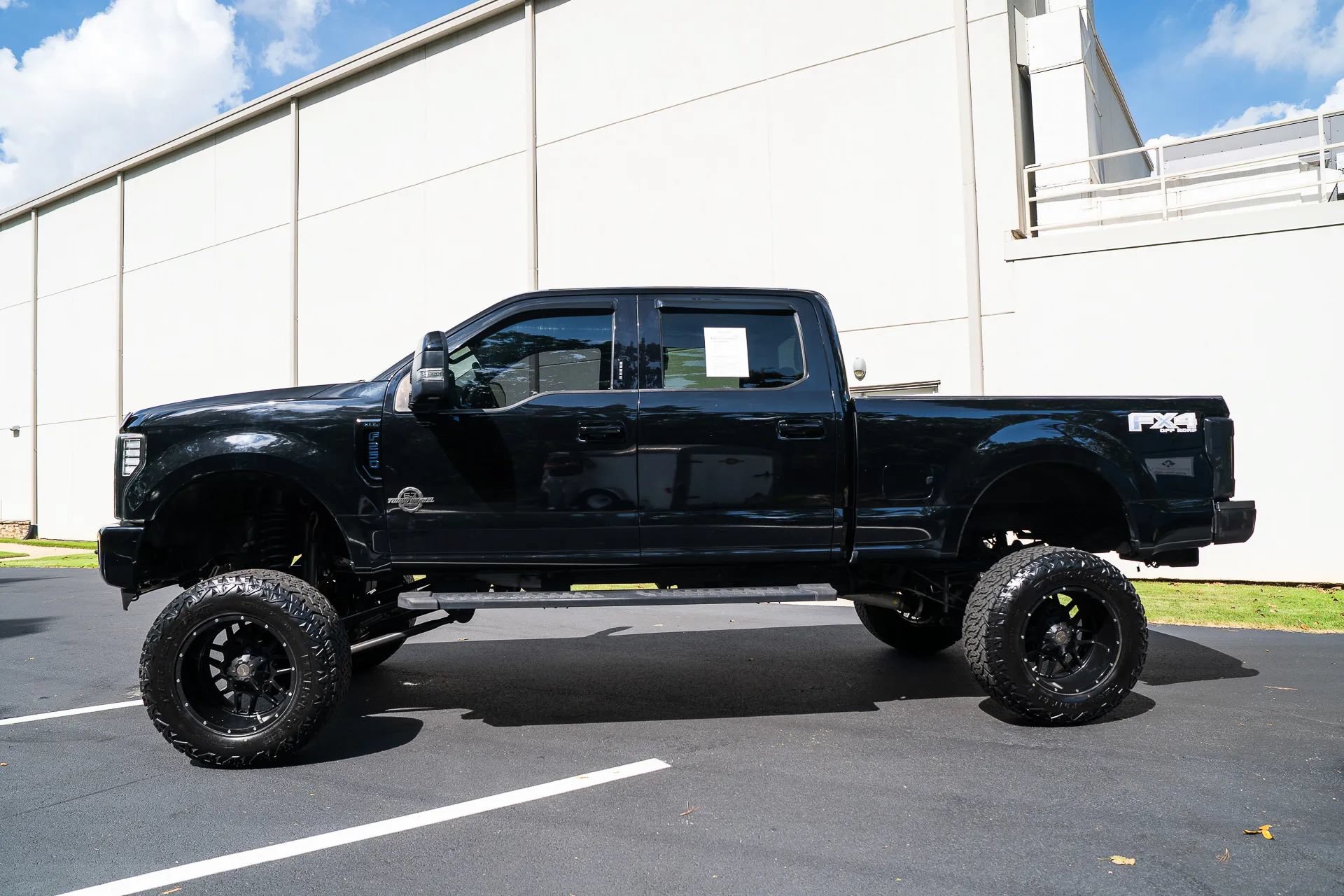 Used 2017 Ford F250 XLT w/ XLT Premium Package AWD/4WD image 4