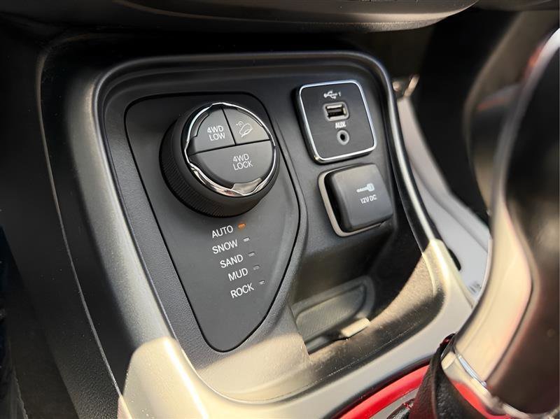 Used 2021 Jeep Compass Trailhawk AWD/4WD image 38
