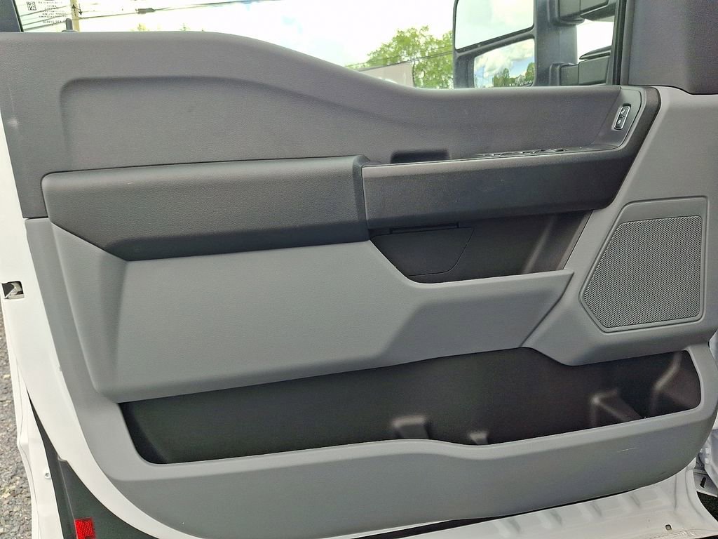 New 2026 Ford F350 XL w/ XL Chrome Package image 8