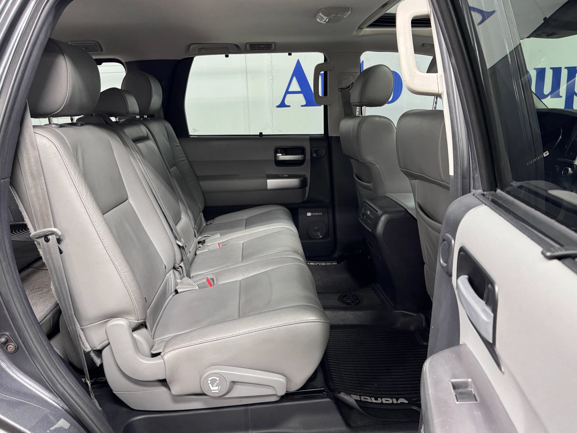 Used 2018 Toyota Sequoia Limited w/ Safety & Convenience Package AWD/4WD image 14
