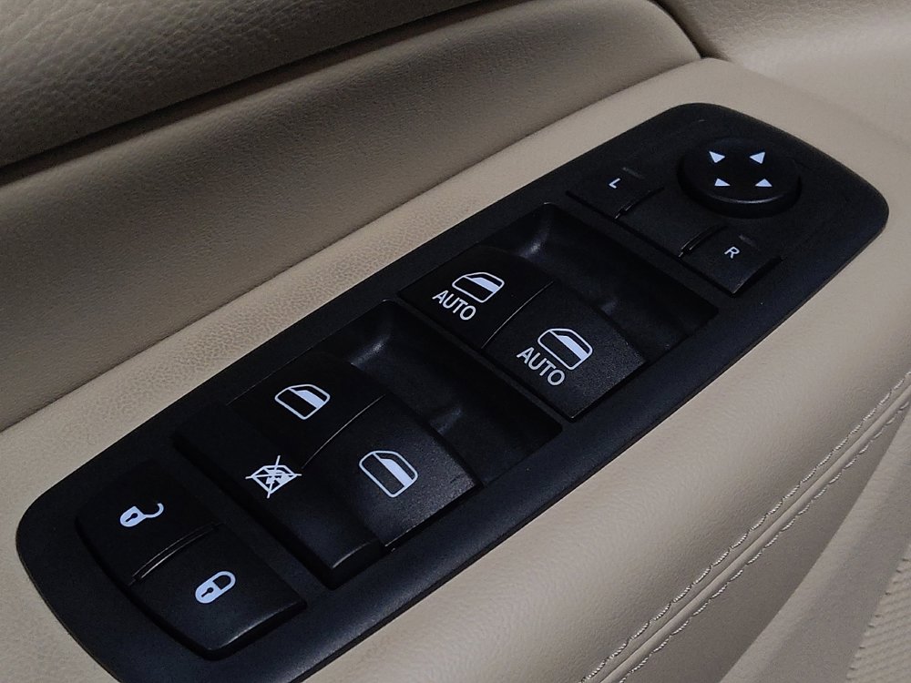 Used 2018 Jeep Grand Cherokee Laredo image 27