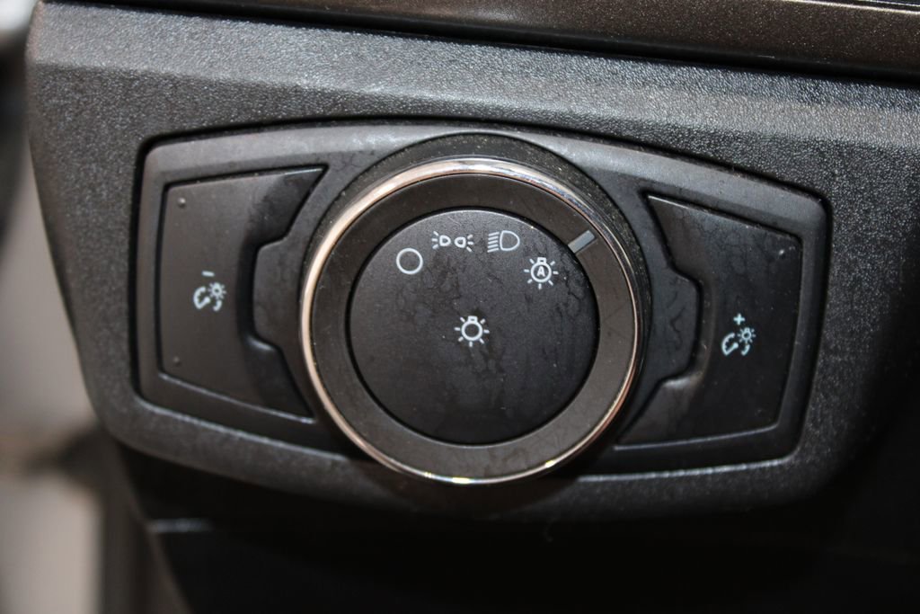 Used 2020 Ford Fusion SE image 27