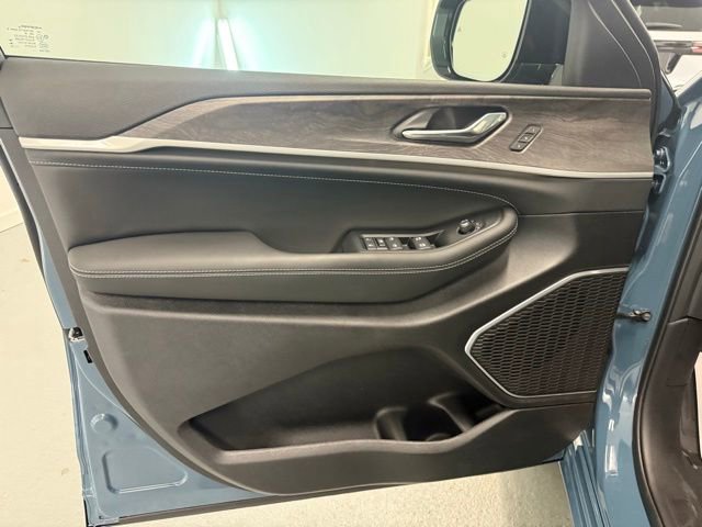 New 2026 Jeep Grand Cherokee L Limited AWD/4WD image 13