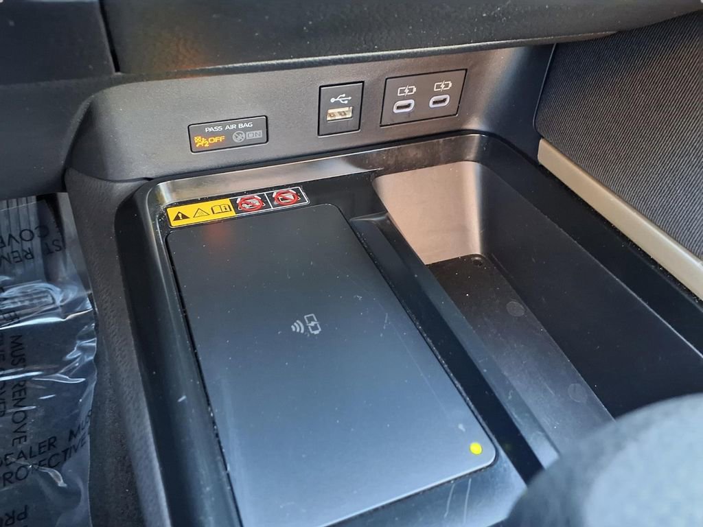 Used 2025 Toyota Camry LE image 10