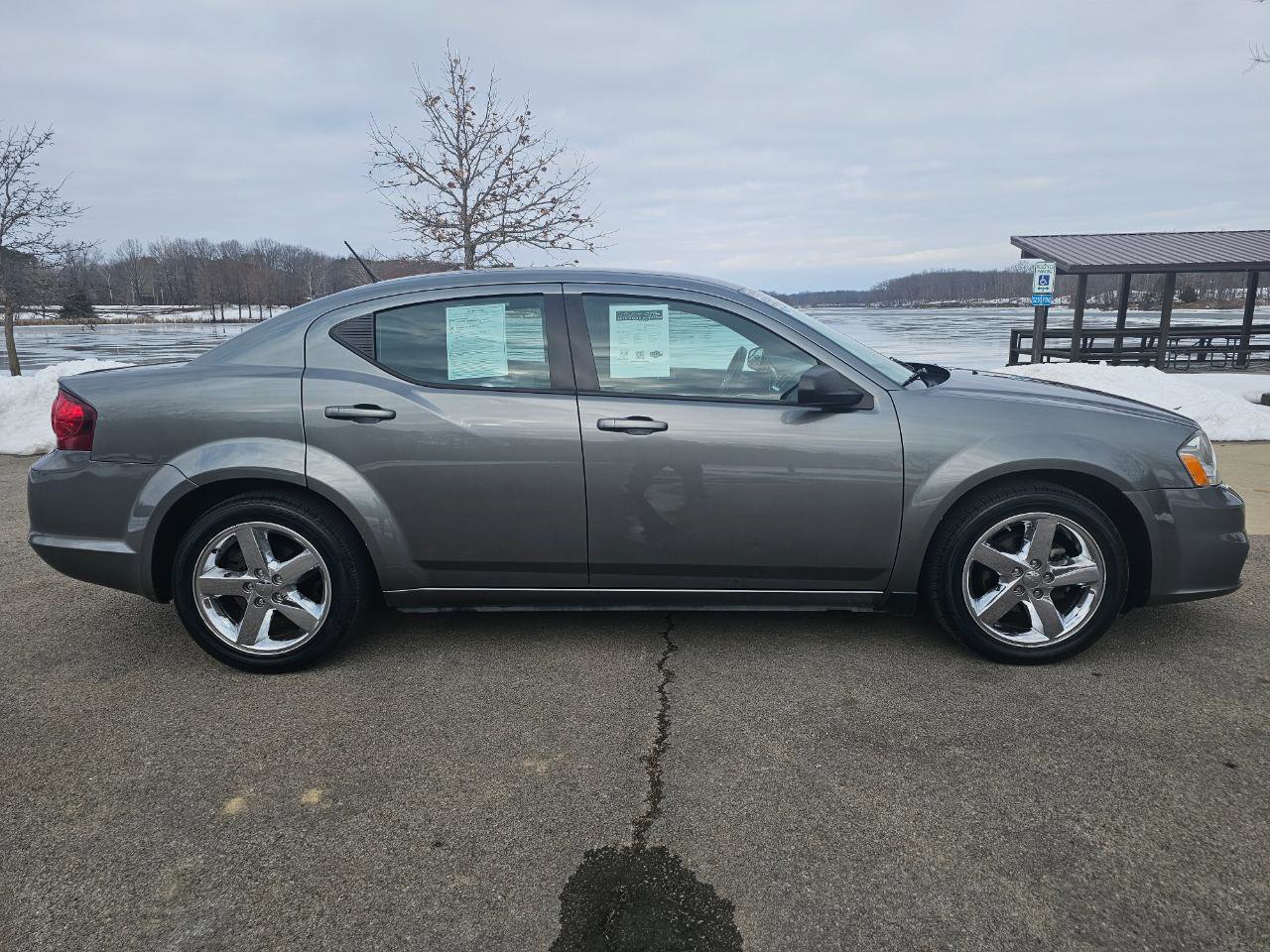 Used 2013 Dodge Avenger SE image 4
