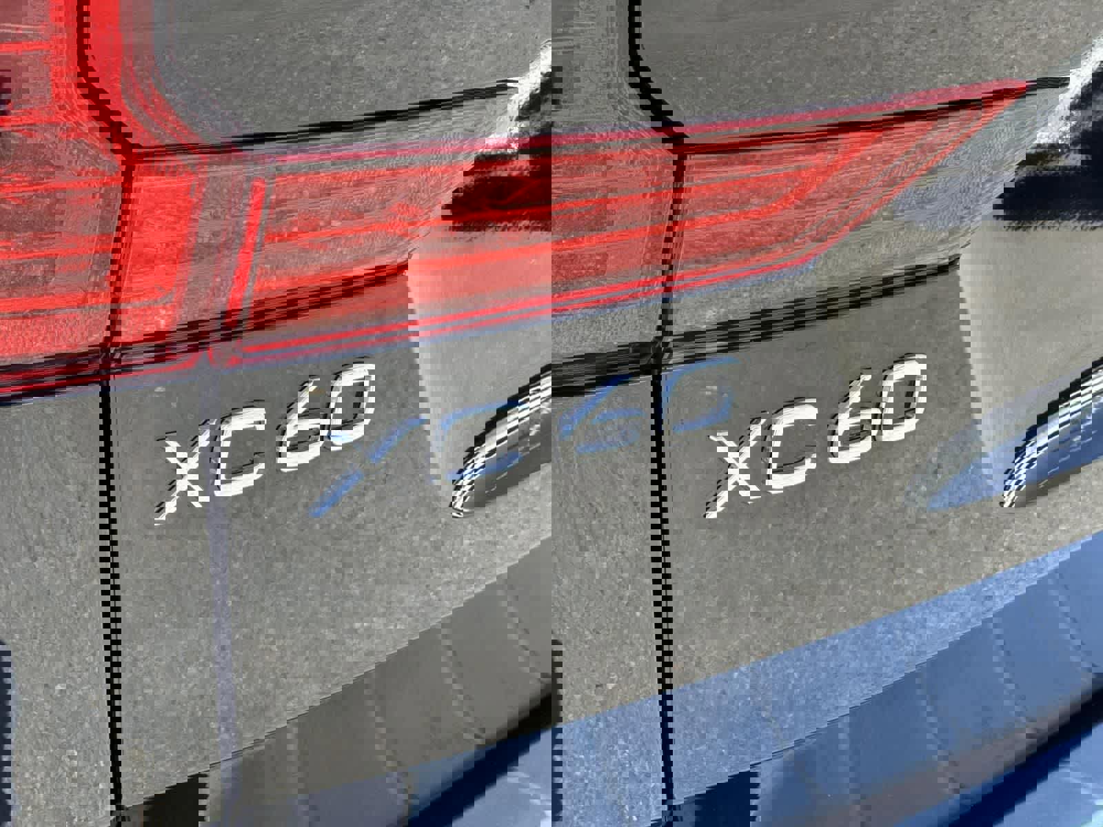 Used 2023 Volvo XC60 B5 Plus image 35