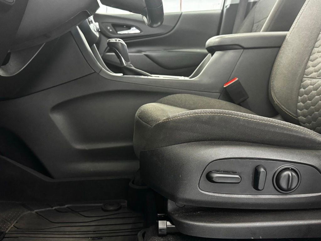Used 2018 Chevrolet Equinox LT w/ Sun & Infotainment Package image 16