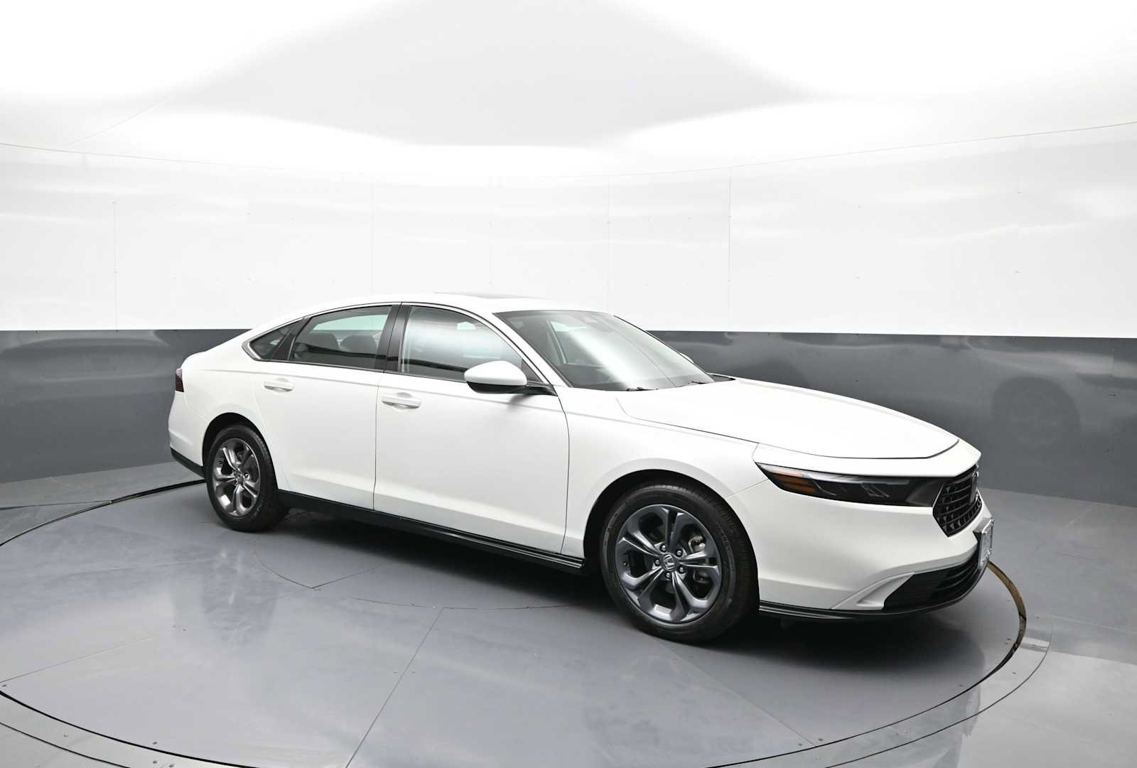Used 2024 Honda Accord EX image 4
