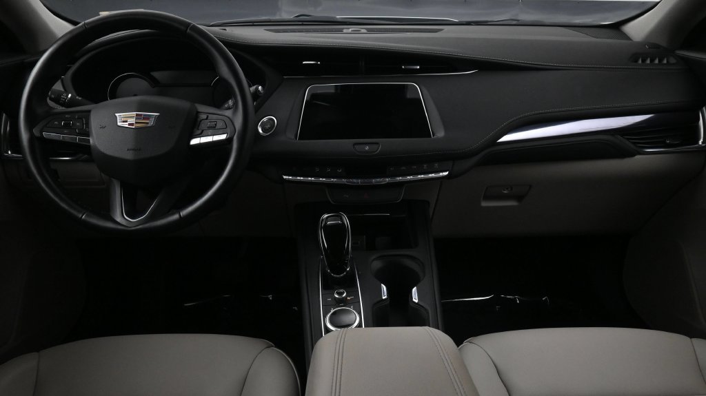 Used 2022 Cadillac XT4 Luxury FWD image 4