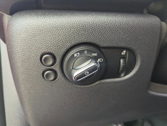 Used 2019 MINI Cooper 2-Door Hardtop w/ Storage Package image 27