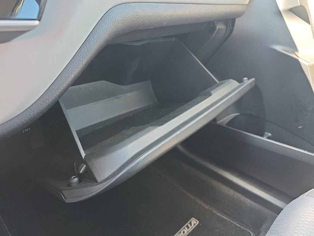 Used 2018 Toyota Corolla LE image 28