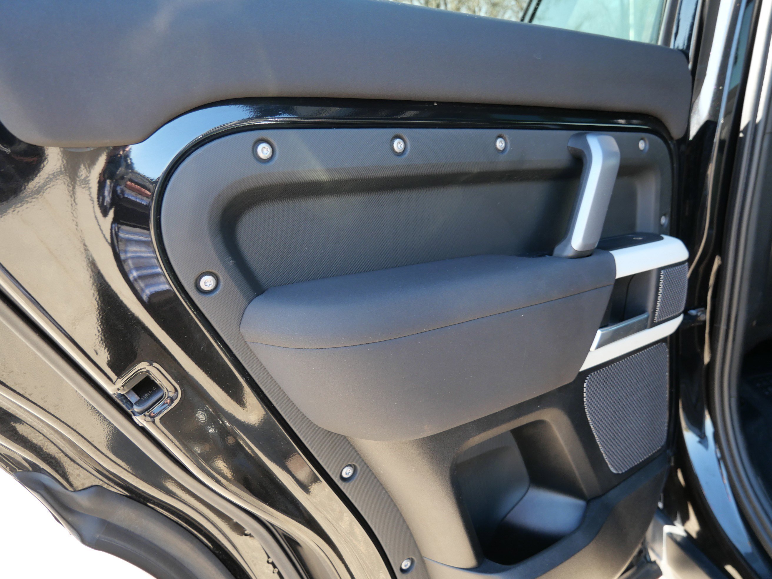 Used 2022 Land Rover Defender 110 X-Dynamic SE AWD/4WD image 15