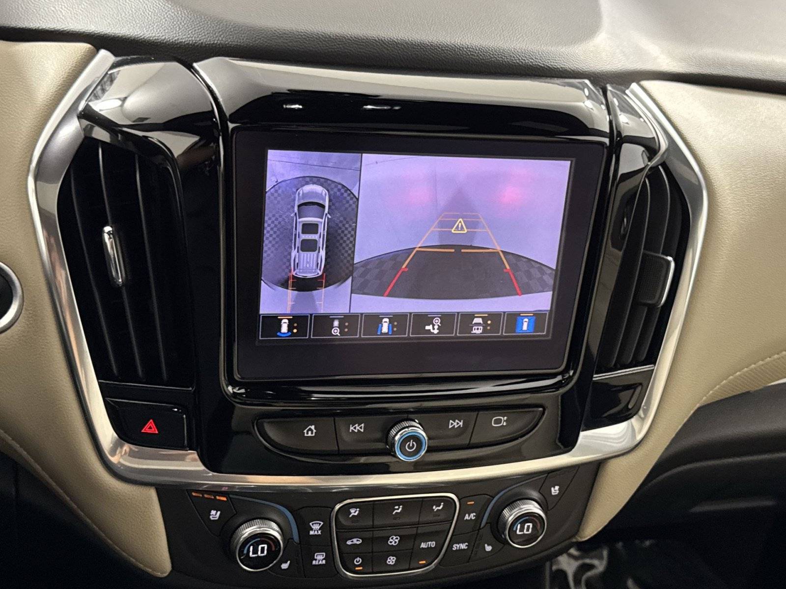 Used 2022 Chevrolet Traverse Premier AWD/4WD image 19