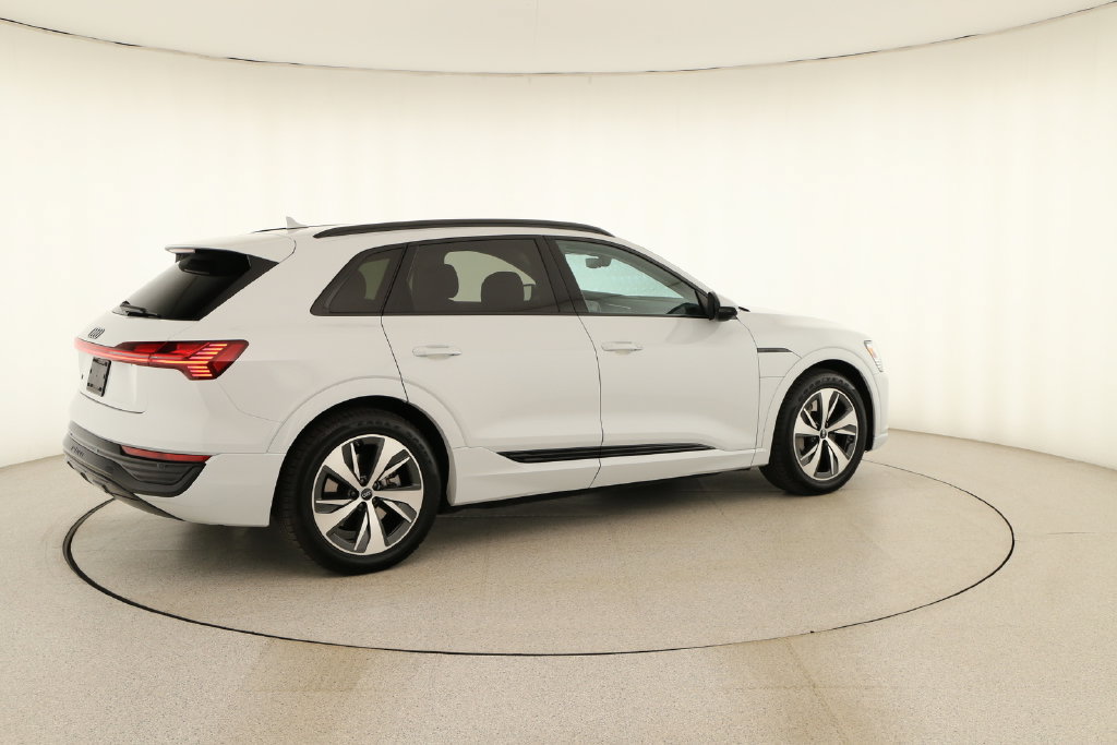 Certified 2024 Audi Q8 e-tron Premium Plus AWD/4WD image 7