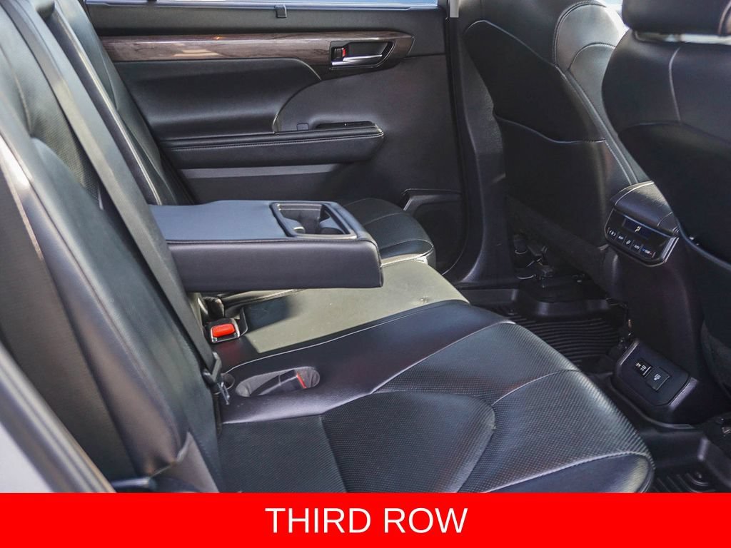 Used 2021 Toyota Highlander Limited FWD image 13