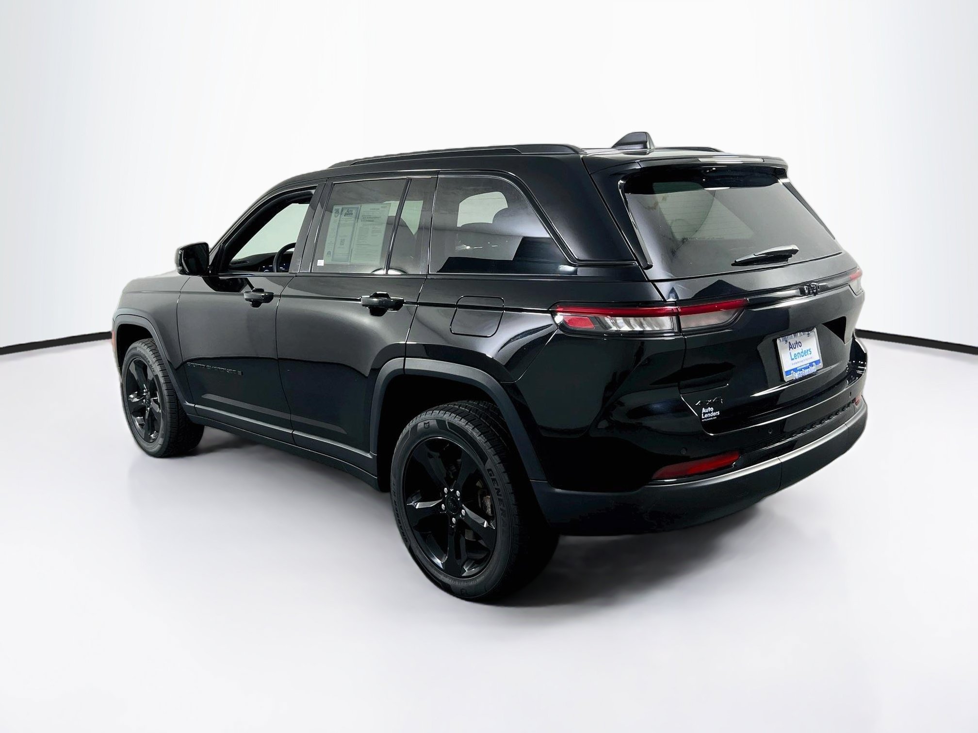 Used 2023 Jeep Grand Cherokee Altitude AWD/4WD image 7