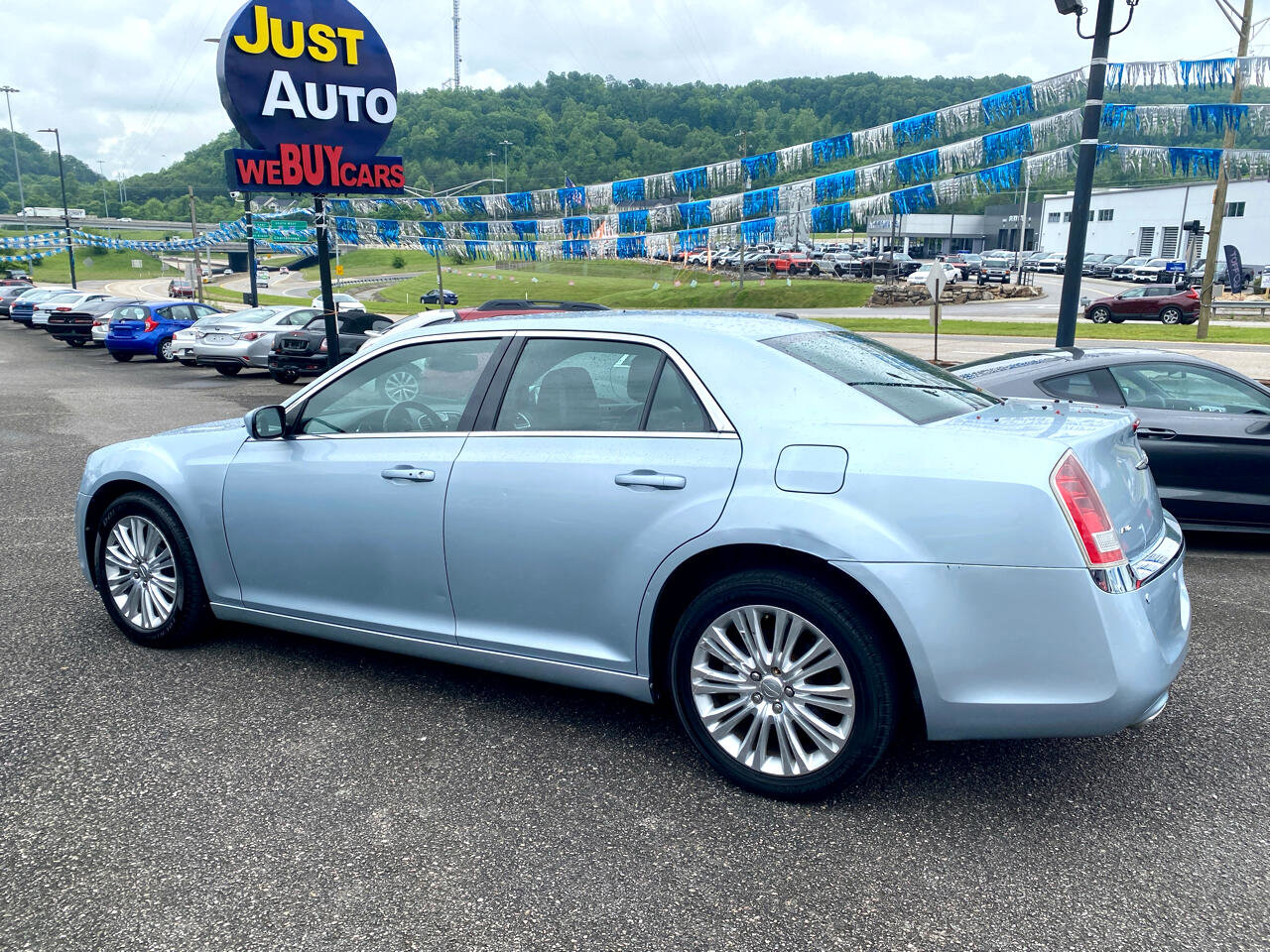 Used 2013 Chrysler 300 AWD w/ Driver Convenience Group image 3