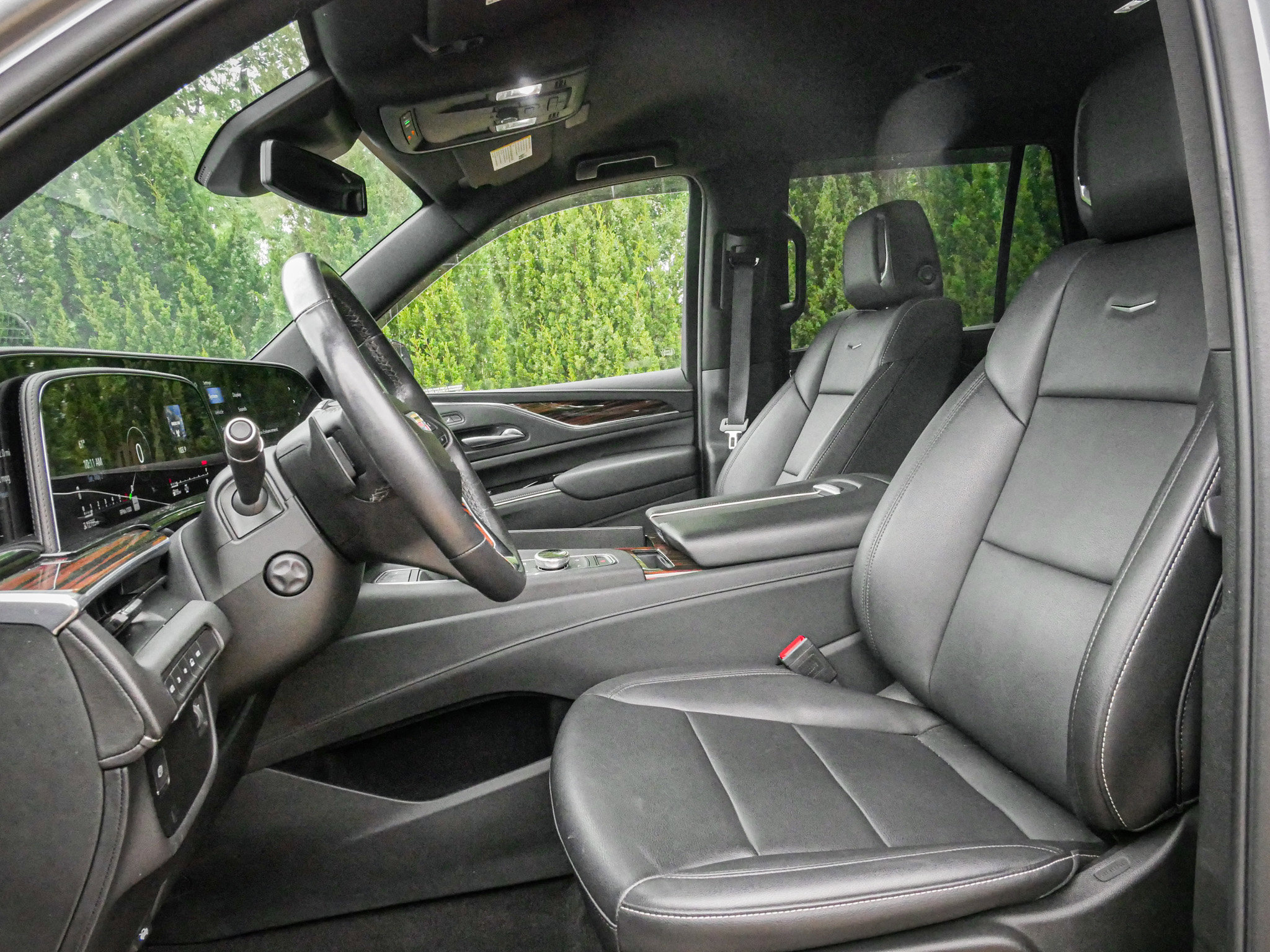 Used 2024 Cadillac Escalade Luxury AWD/4WD image 7