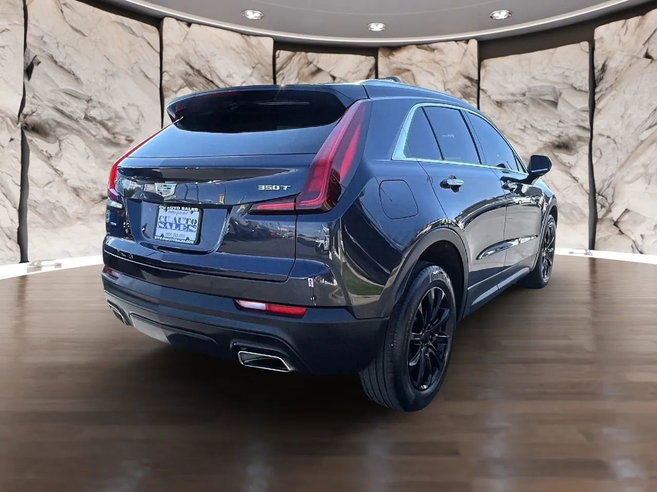 Used 2022 Cadillac XT4 Luxury w/ Cold Weather Package image 5