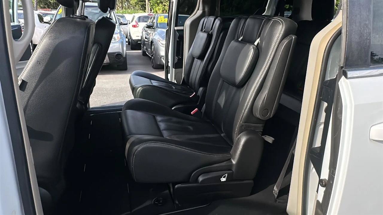 Used 2016 Chrysler Town & Country Touring FWD image 24