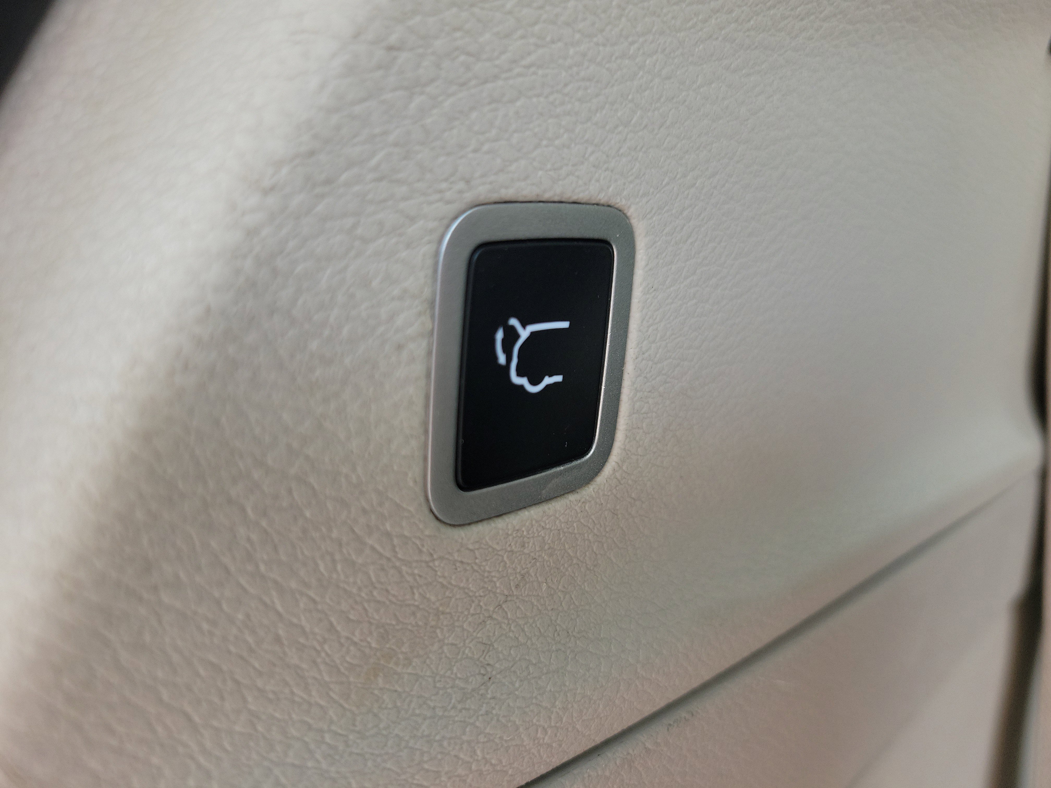 Used 2022 Chrysler Voyager LX image 29