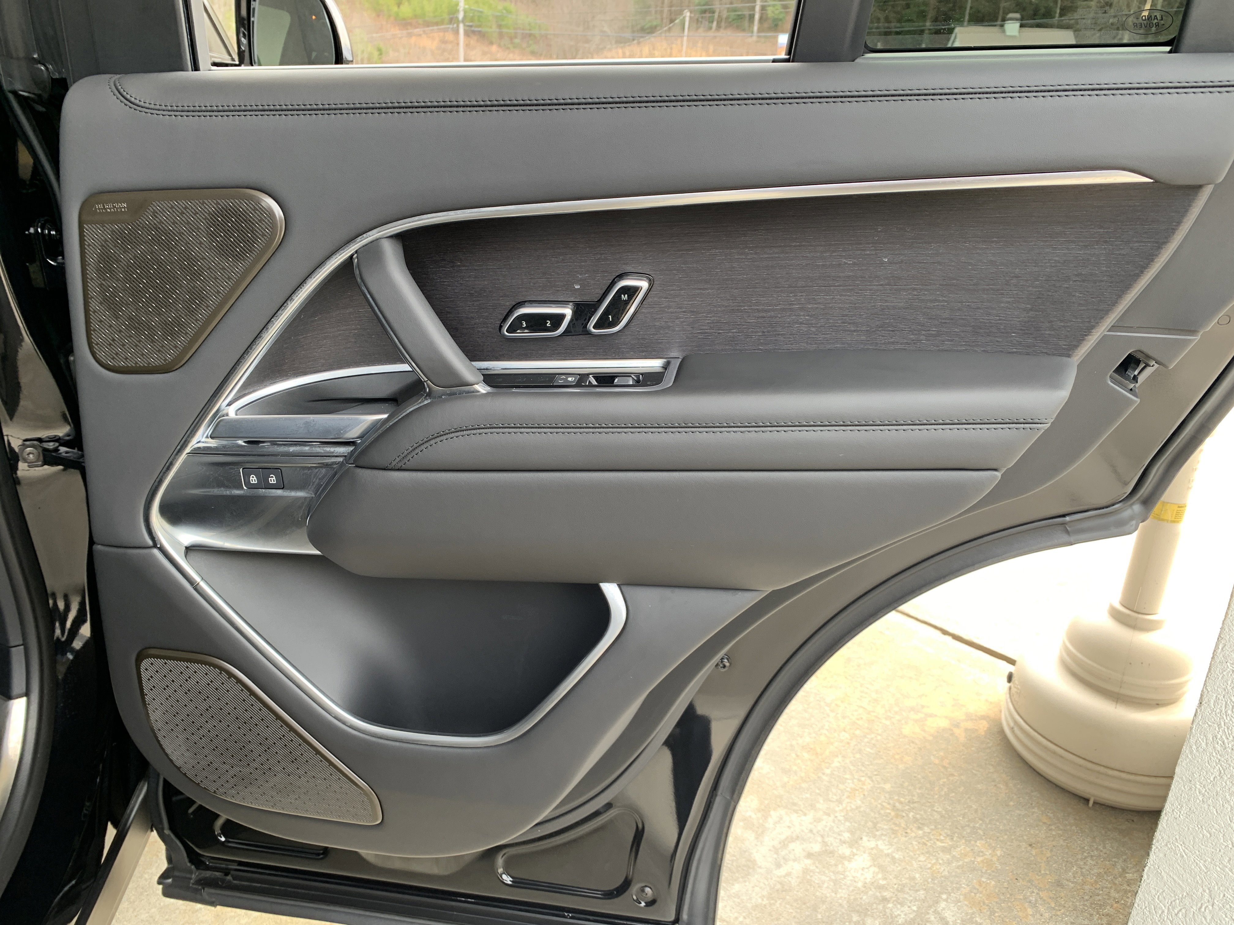 Used 2025 Land Rover Range Rover Autobiography image 37