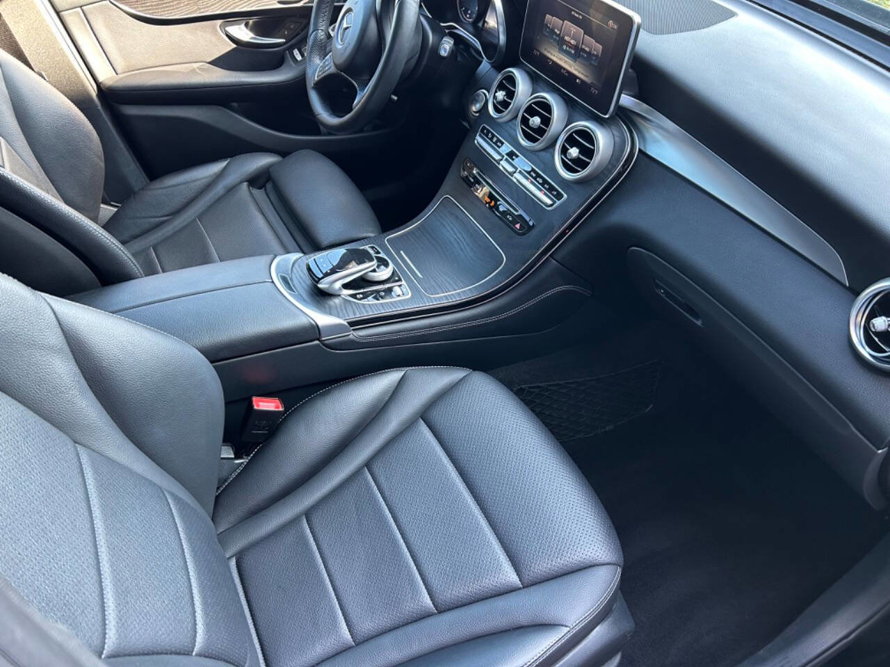 Used 2018 Mercedes-Benz GLC 300 4MATIC image 9