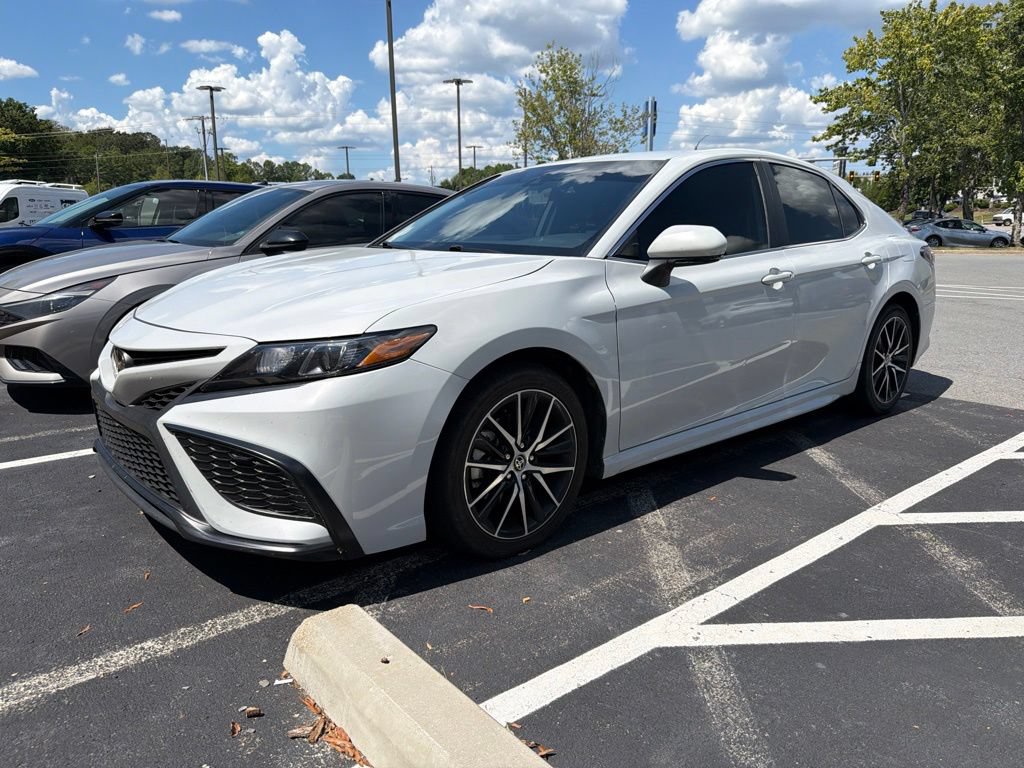 Used 2023 Toyota Camry SE FWD image 6
