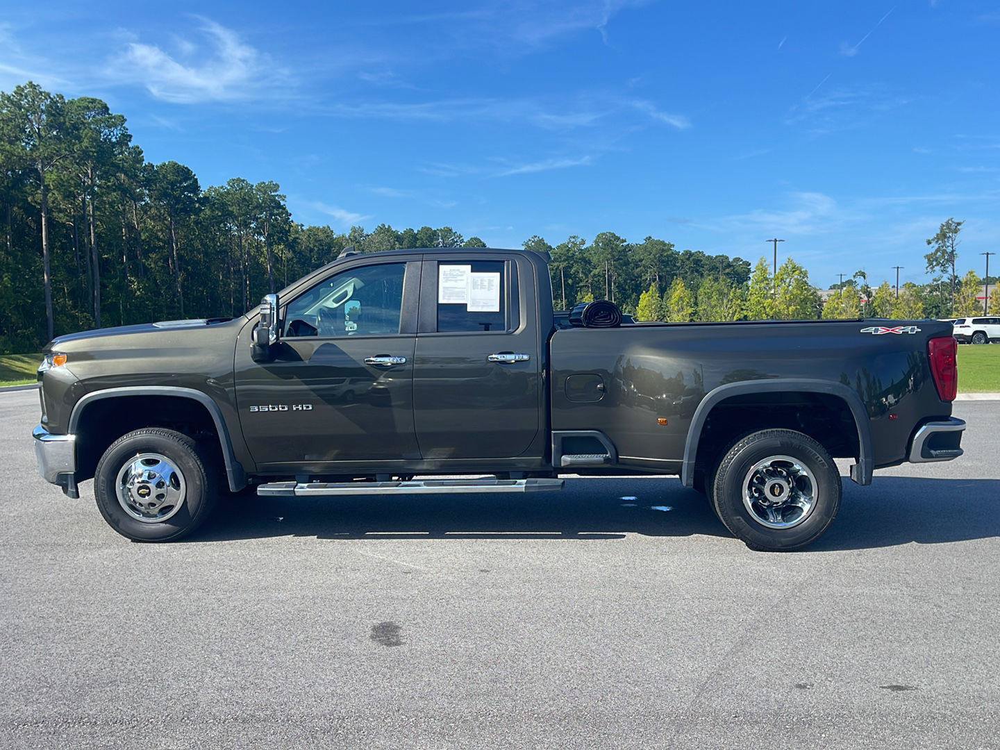 Used 2022 Chevrolet Silverado 3500 LT w/ All Star Edition AWD/4WD image 5