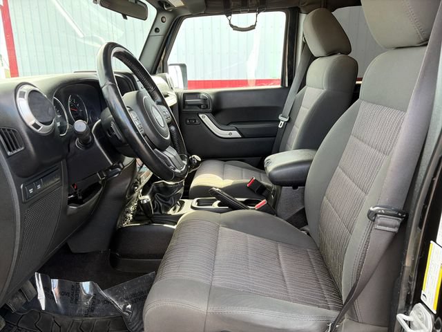 Used 2012 Jeep Wrangler Unlimited Rubicon w/ Connectivity Group AWD/4WD image 21