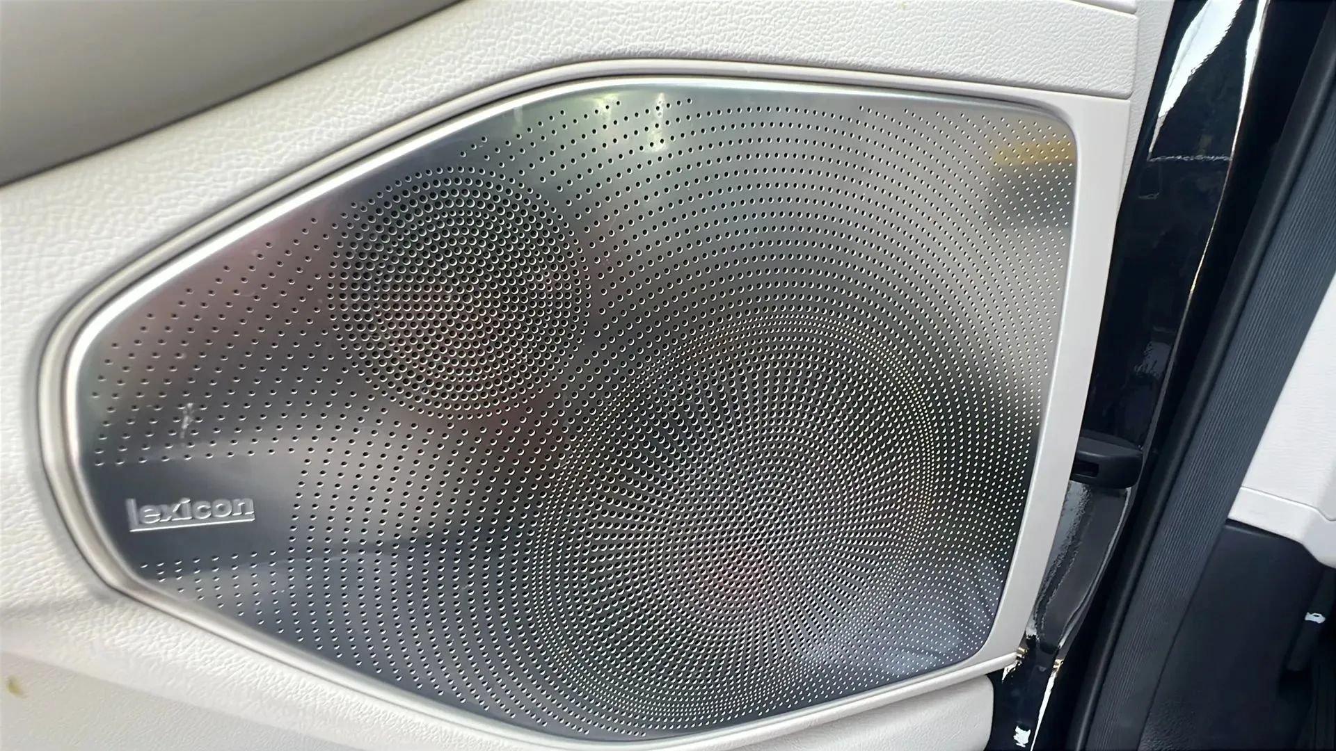 Used 2021 Genesis G90 5.0 Ultimate RWD image 19