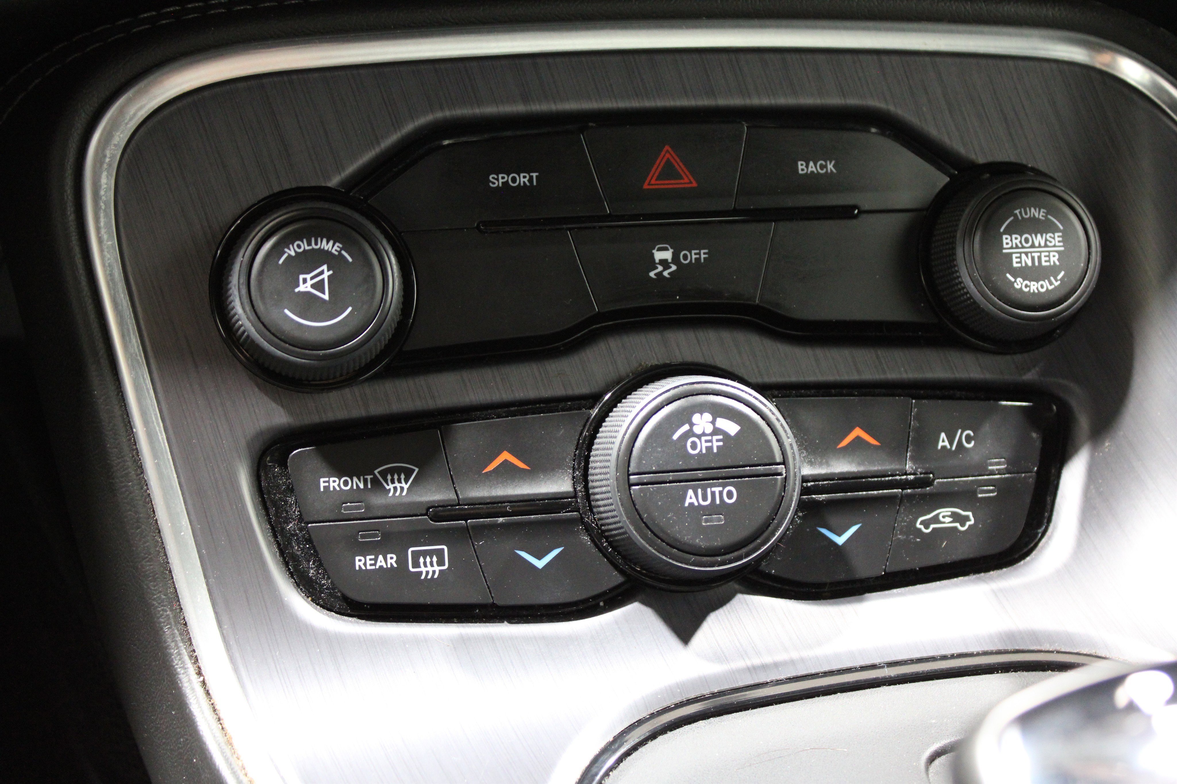 Used 2016 Dodge Challenger R/T image 14