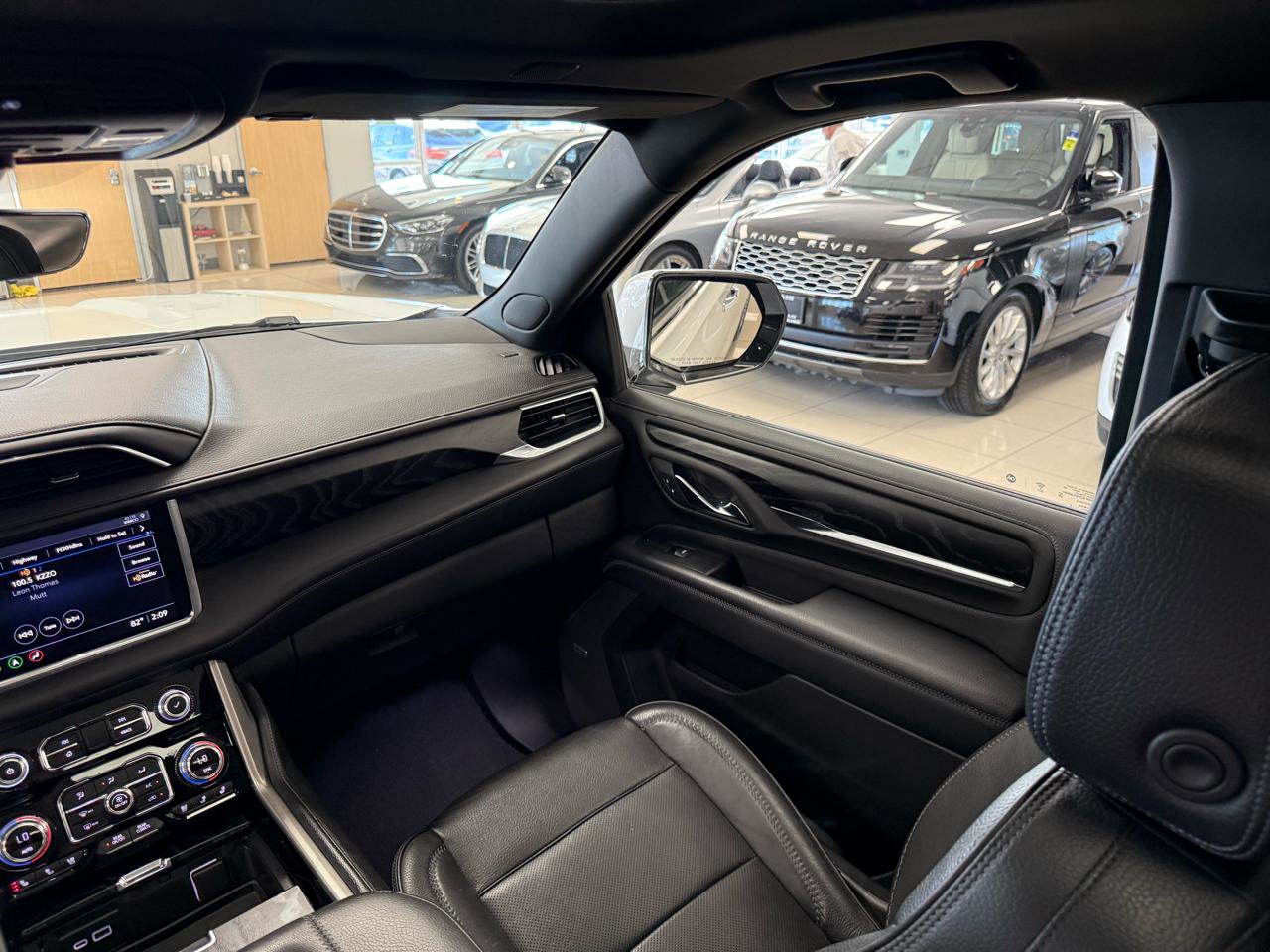 Used 2021 GMC Yukon Denali w/ Denali Premium Package image 14
