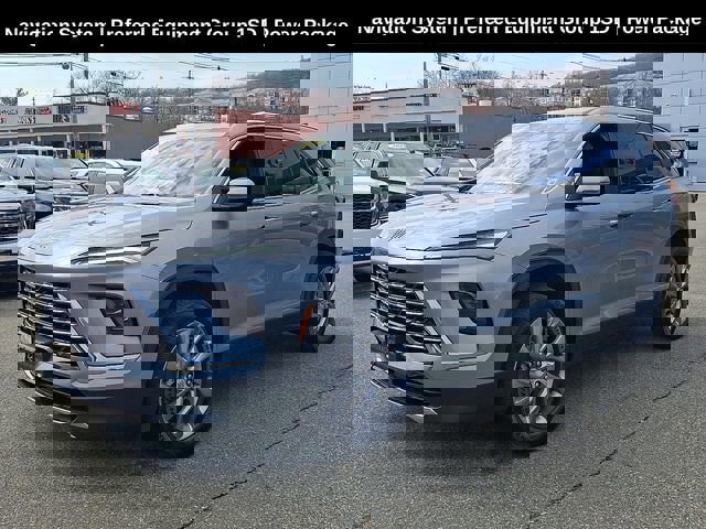 Used 2025 Buick Enclave Preferred w/ Power Package image 3