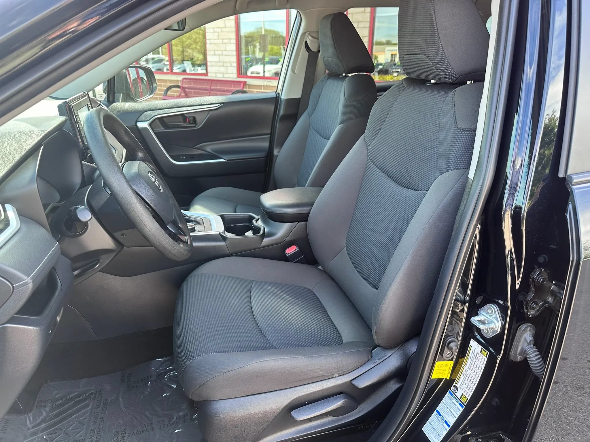 Used 2021 Toyota RAV4 LE AWD/4WD image 10