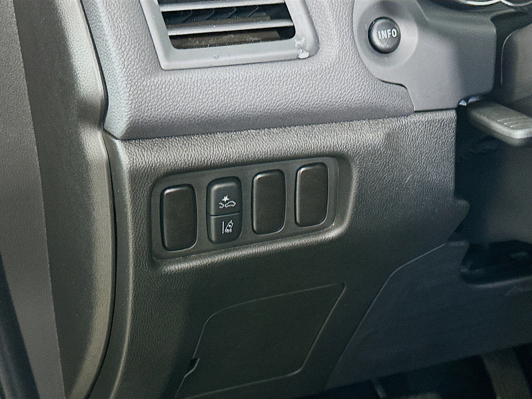 Used 2025 Mitsubishi Outlander Sport AWD image 16