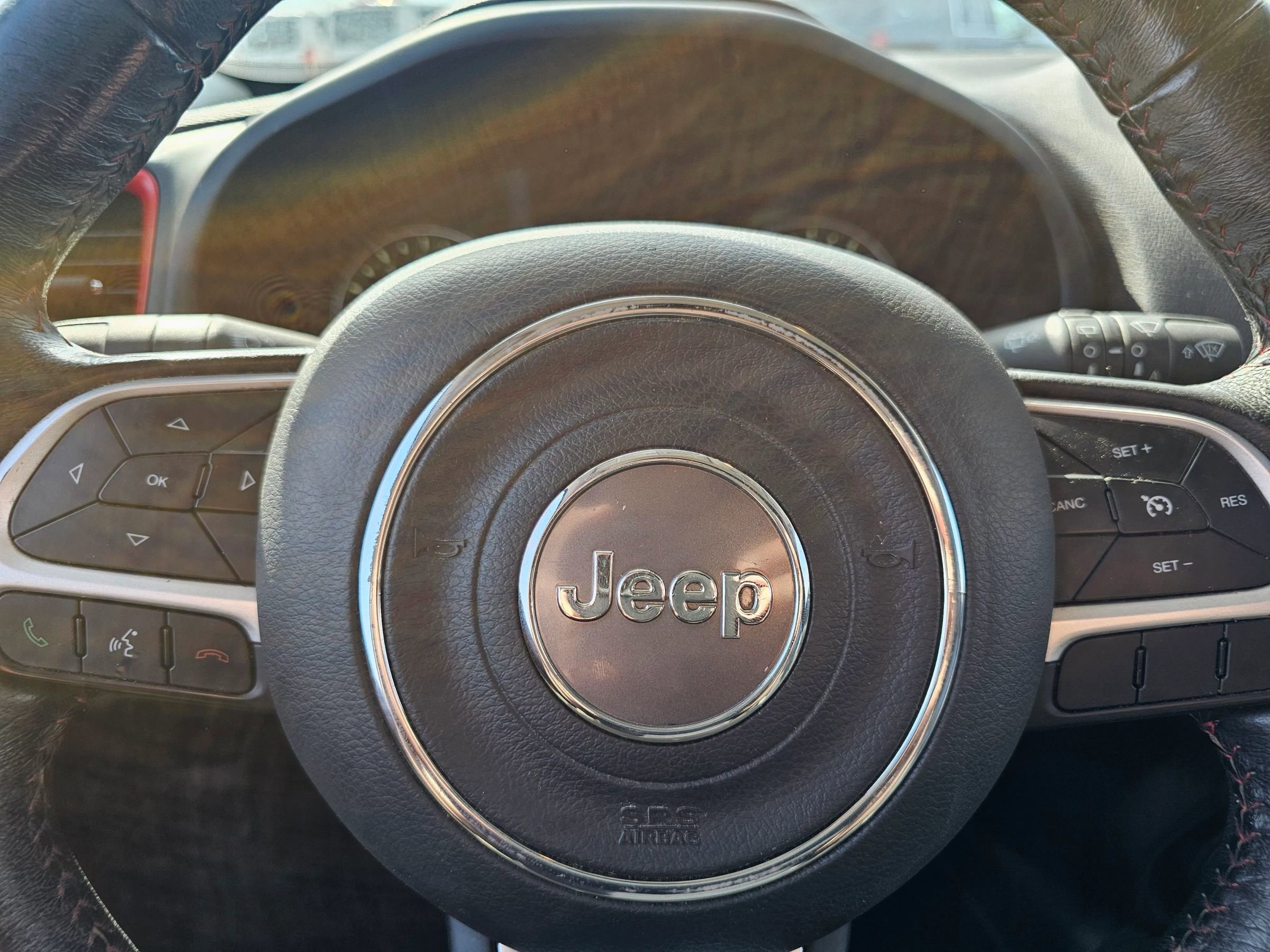 Used 2016 Jeep Renegade Trailhawk w/ Premium Trailhawk Package image 12